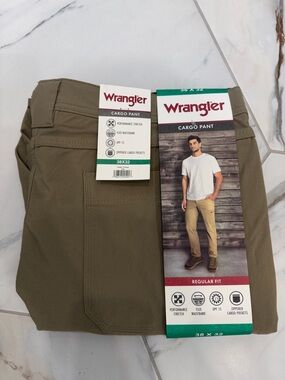 Wrangler Men’s Cargo Pants NWT Size 38 x 32